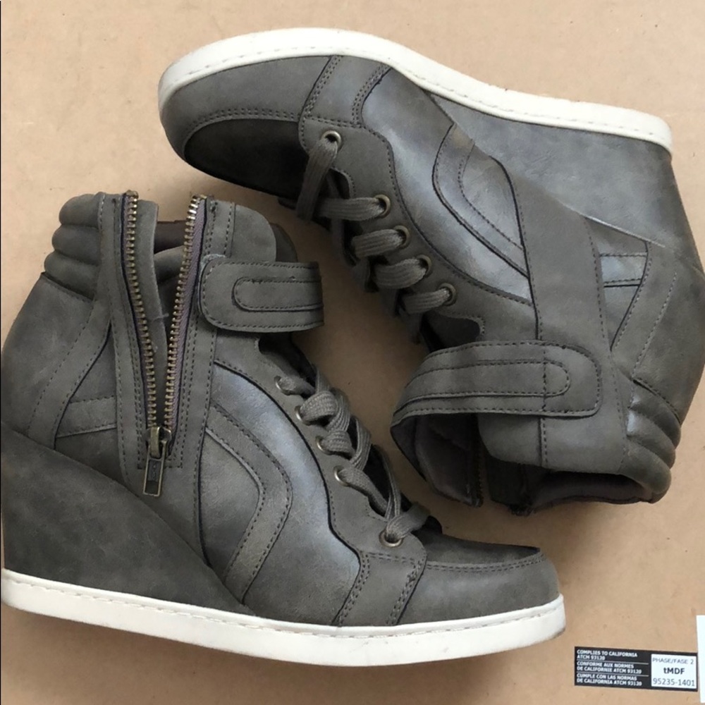 Wedge sneakers